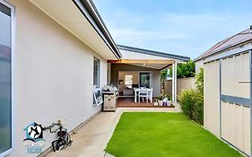 Light Filled Modern & Stylish 3Br Holiday Home